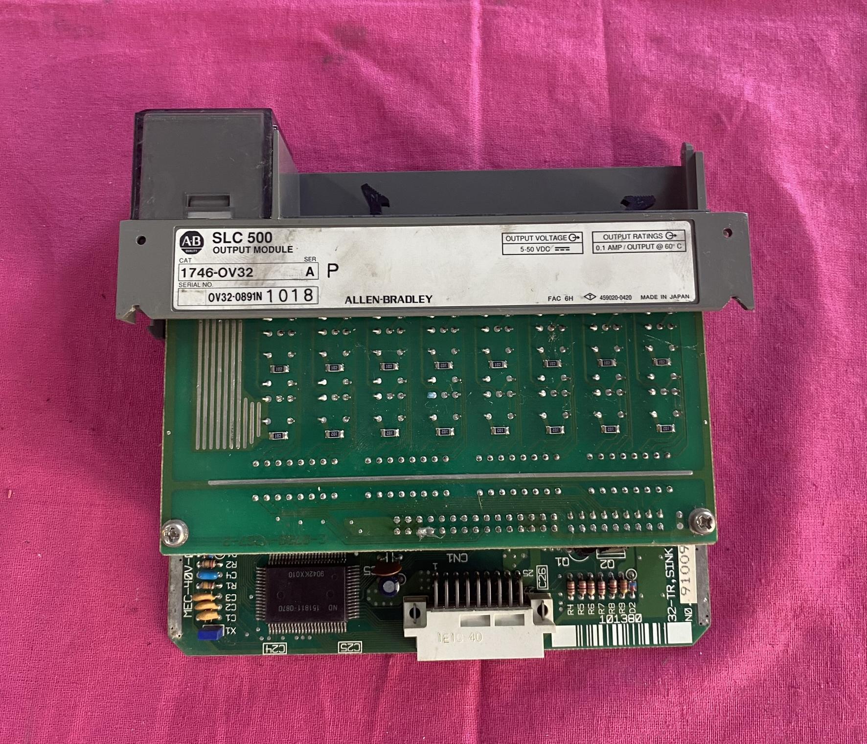 Allen-Bradley 罗克韦尔 1746-OV32 A 直流下沉式数字输出模块