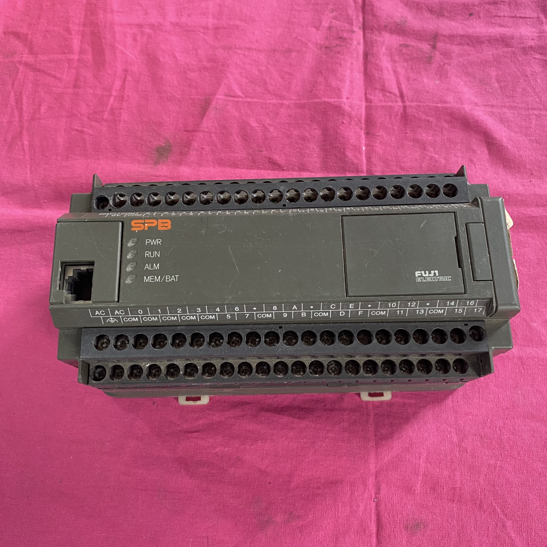 Fuji 富士 NW0P60R-31 可编程逻辑控制器（PLC）