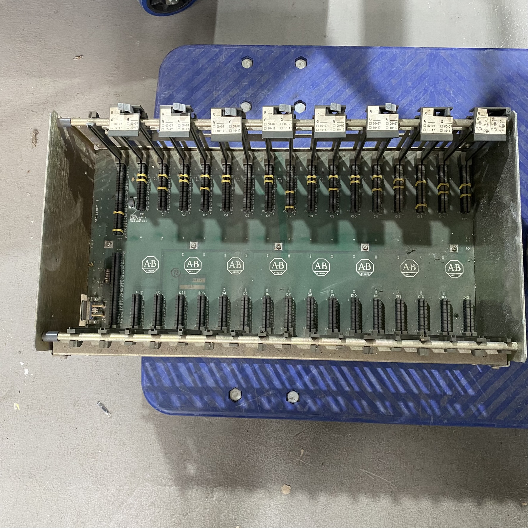 Allen-Bradley  罗克韦尔 1771-A4B 16 槽通用 I/O 机箱